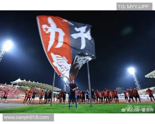 霍深坪勇救广州队展现团队精神与拼搏意志的感人瞬间